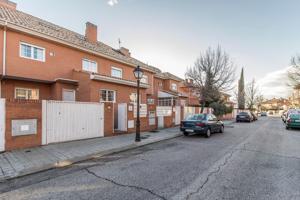 Unifamiliar Pareada En venta en Calle Alexander Graham Bell, Centro, Villaviciosa De Odón photo 0