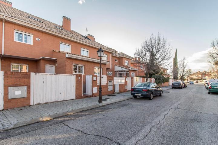 Unifamiliar Pareada En venta en Calle Alexander Graham Bell, Centro, Villaviciosa De Odón photo 0