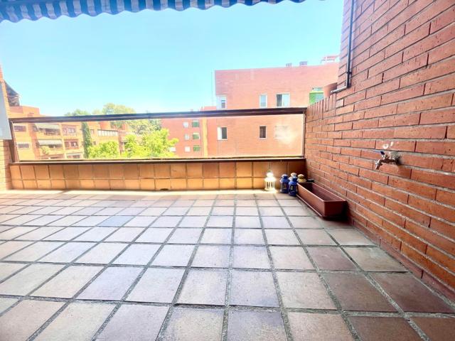 Piso En alquiler en De Doña Juana I De Castilla, San Blas, Madrid photo 0