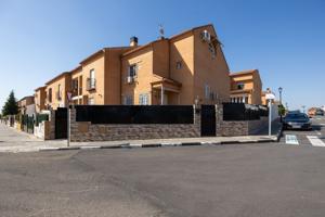 Casa En venta en Calle Pedro Almodóvar, Parque - Ctra De Ugena, Illescas photo 0