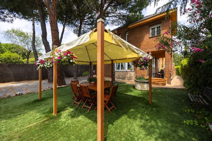 Casa En venta en Cl Almendro, Los Jarales - Las Minas, Galapagar photo 0