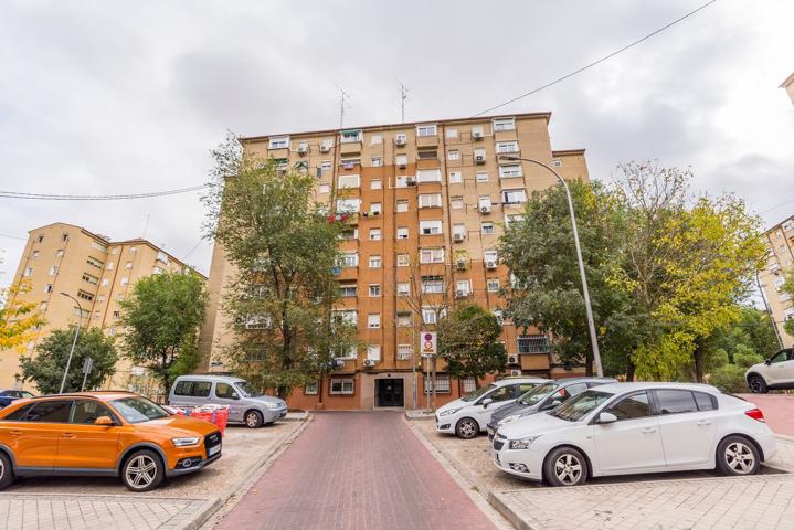 Piso En venta en Plaza Castillo De La Mota, San Blas, Madrid photo 0