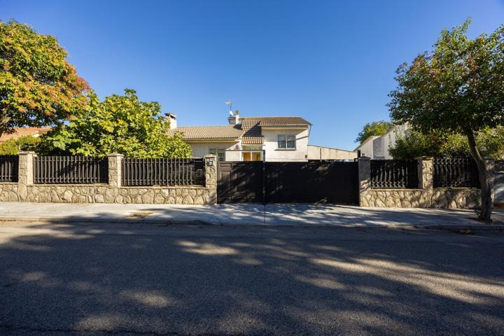 Casa En venta en Calle Velázquez, La Paloma - Asfain, Azuqueca De Henares photo 0