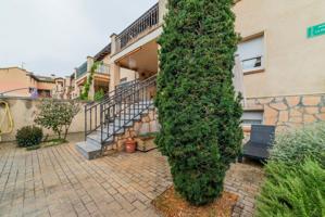 Unifamiliar Pareada En venta en Av La Fragua, 15, 15, Grajera photo 0