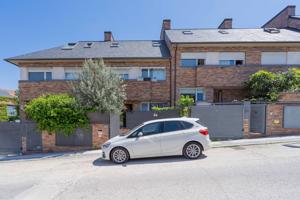Unifamiliar Pareada En venta en Zona Monte El Pilar, Majadahonda photo 0