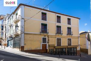 Espectacular edificio a 3 calles con vivienda y locales comerciales en pleno centro de Alhama photo 0