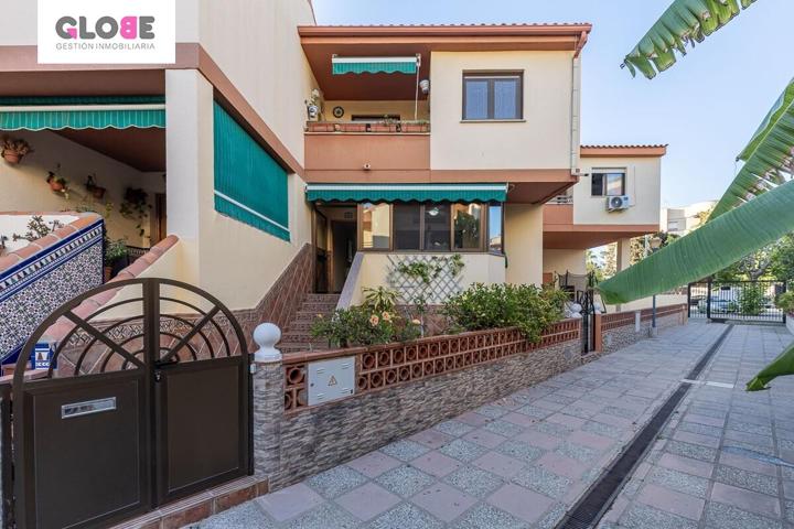 Fantástica casa en pleno paseo marítimo de Salobreña. photo 0
