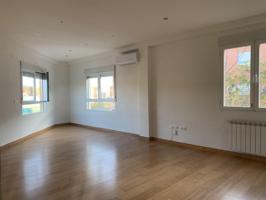 EXCELENTE PISO EN ALQUILER EN ZONA ALBAYDA photo 0