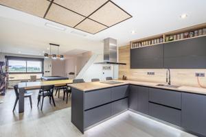¡IMPRESIONANTE CASA CON CALIDADES TOP Y COMPLETA DE EXTRAS EN MARACENA! photo 0