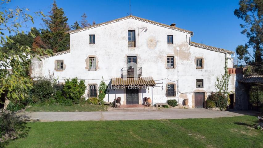 Imponente masía catalana en un entorno de indescriptible belleza photo 0