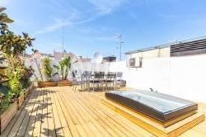 Ático con terraza de 30 m² en el corazón de Barcelona photo 0