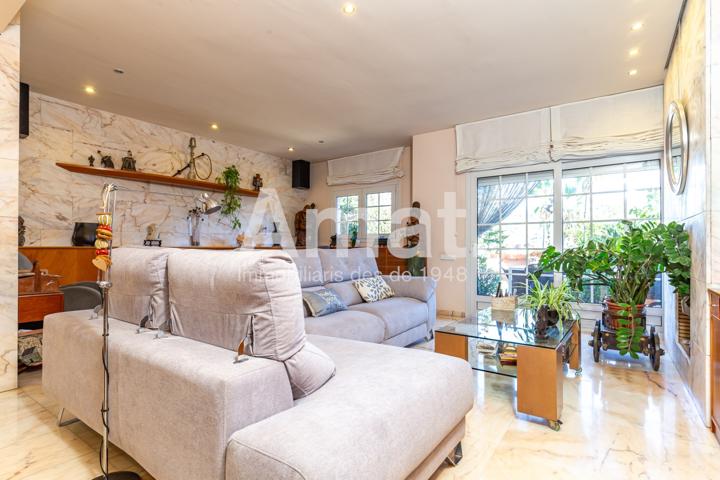 Casa con jardín privado y piscina comunitaria en Bellsoleig photo 0