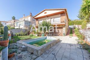 Casa con piscina en BellSoleig photo 0