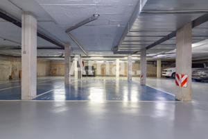 ¡Venta! Aparcamiento en Les Corts, junto a la Illa Diagonal photo 0