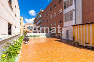 Piso en venta con gran terraza en Mas Lluí photo 0