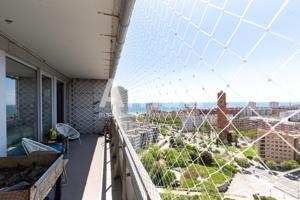 Piso con vistas al mar, terraza y piscina, en Illa del Cel photo 0
