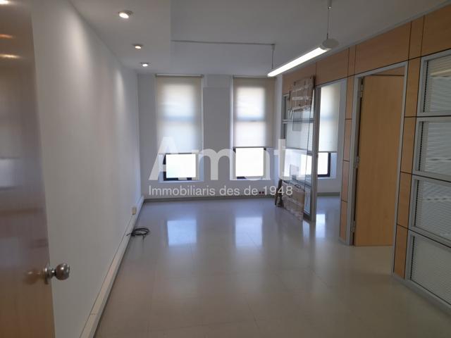 Oficina comercial en alquiler en Torreblanca photo 0