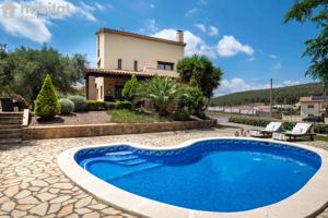 Magnifico Chalet en parcela llana con piscina. Zona L´Alborçar de Dalt de Avinyonet del Penedes. photo 0