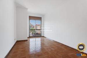 ¡Haz de este luminoso piso tu nuevo hogar en Sant Andreu, Barcelona! photo 0