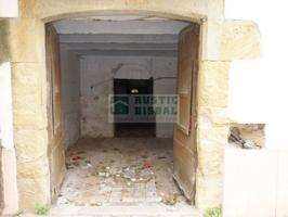 Local comercial en venta en el centro de La Bisbal d’Empordà – Oportunidad para reformar photo 0