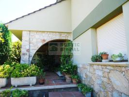 Casa en venta rodeada de jardín, grandes terrazas y porchos en Forallac photo 0
