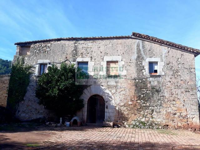 Preciosa masía por reformar en plena naturaleza en venta en Campdorà photo 0