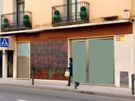 Especial inversores. Local comercial en venta en La Bisbal d'Empordà. photo 0