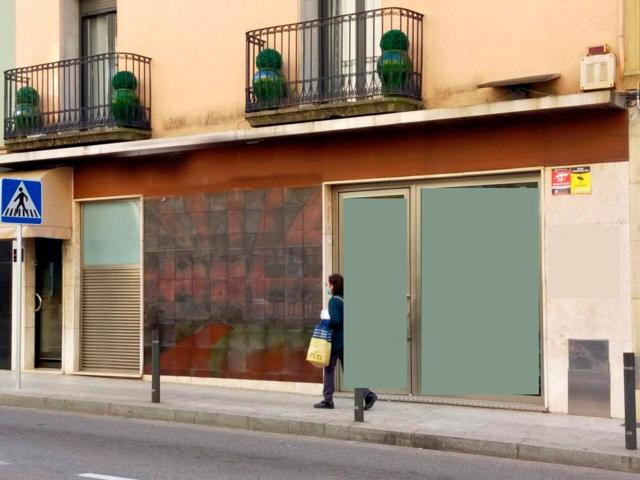 Especial inversores. Local comercial en venta en La Bisbal d'Empordà. photo 0