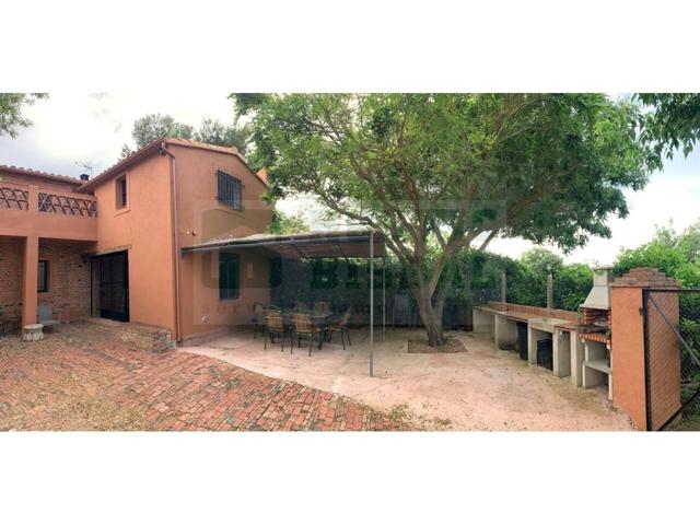 ALQUILER TEMPORAL DE VIVIENDA RÚSTICA CON JARDÍN Y PISCINA EN EL MUNICIPIO DE LA PERA - BAIX EMPORDÀ photo 0