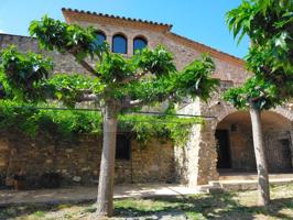 ESPECTACULAR CASA RÚSTICA CON JARDÍN Y TERRAZA SITUADA EN EL BAIX EMPORDÀ photo 0