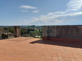 EN VENTA CASA RÚSTICA DE TRES PLANTAS CON DOS TERRAZAS EN EL EMBLEMÁTICO PUEBLO DE ULLASTRET photo 0