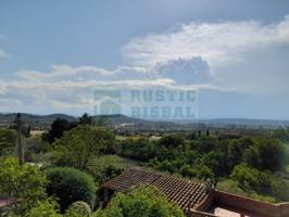 EN VENTA CASA RÚSTICA DE TRES PLANTAS CON DOS TERRAZAS EN EL EMBLEMÁTICO PUEBLO DE ULLASTRET photo 0
