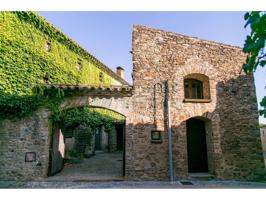 En venta espectacular casa rústica con jardín, piscina, porche y casita invitados en Gualta photo 0
