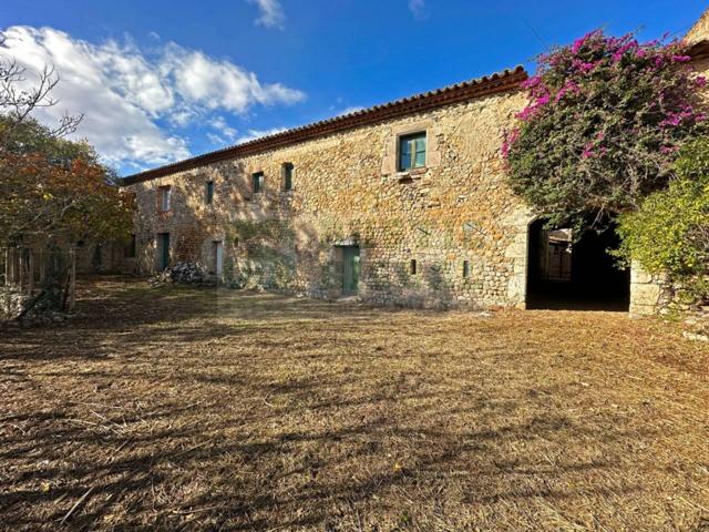En exclusiva, gran finca rústica por restaurar en venta en el Empordà - Oportunidad de inversión photo 0