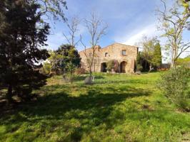 Propiedad exclusiva en el Baix Empordà: Masía rústica con patio soleado y amplio terreno en el pueblo de Matajudaïca photo 0