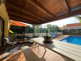 SOLEADA CASA CON JARDÍN, PISCINA Y PORCHE EN EL CENTRO DE LA BISBAL D'EMPORDÀ photo 0