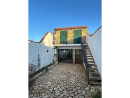 Casa rústica reformada con amplio jardín en venta situada en La Bisbal d’Empordà photo 0