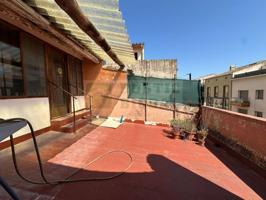 En venta amplia casa rústica con múltiples posibilidades en La Bisbal d'Empordà photo 0