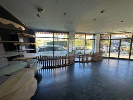 Local comercial en alquiler y venta en La Bisbal d’Empordà – 175 m², gran escaparate y excelente ubicación photo 0
