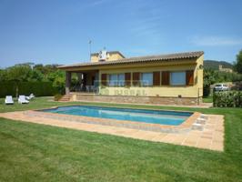 Casa de campo con gran jardín y piscina de agua salada en alquiler de temporada de seis meses a 5 minutos de Begur photo 0