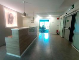 Centro con cuatro consultas, recepción y acceso adaptado en alquiler en Vulpellac - Baix Empordà photo 0