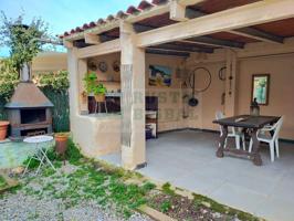 Casa rústica en venta con jardín, porche cubierto y barbacoa en La Bisbal d'Empordà photo 0