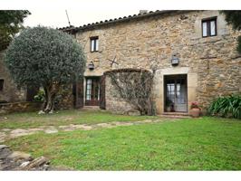 Casa de vacaciones en el Empordà: encanto rústico con piscina y zona ajardinada cerca de la Costa Brava photo 0