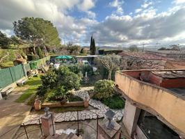 En exclusiva. Casa en venta en Vulpellac con gran jardín con vistas. Anexo amplio garaje - taller. Baix Empordà photo 0