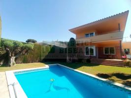 Casa en venta en Mont-ràs con jardín, piscina y garaje – Cerca de las mejores playas de la Costa Brava photo 0