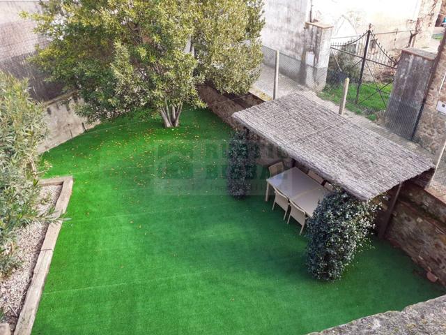 Casa rústica con agradable jardín en alquiler de segunda residencia en Casavells photo 0