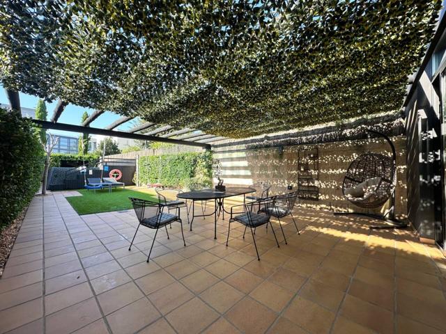 Oportunidad en La Bisbal d’Empordà: casa reformada con 3 viviendas, jardín y piscina photo 0