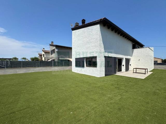 Casa en venta en Vilamacolum con jardín, garaje y cerca de playas – Alt Empordà photo 0