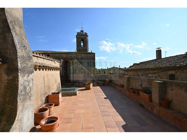 En exclusiva. Auténtica casa rústica con gran terraza en venta en Colomers, Baix Empordà – Con vistas photo 0