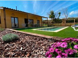 Casa amueblada en alquiler en Ullastret con jardín privado, piscina y garaje photo 0